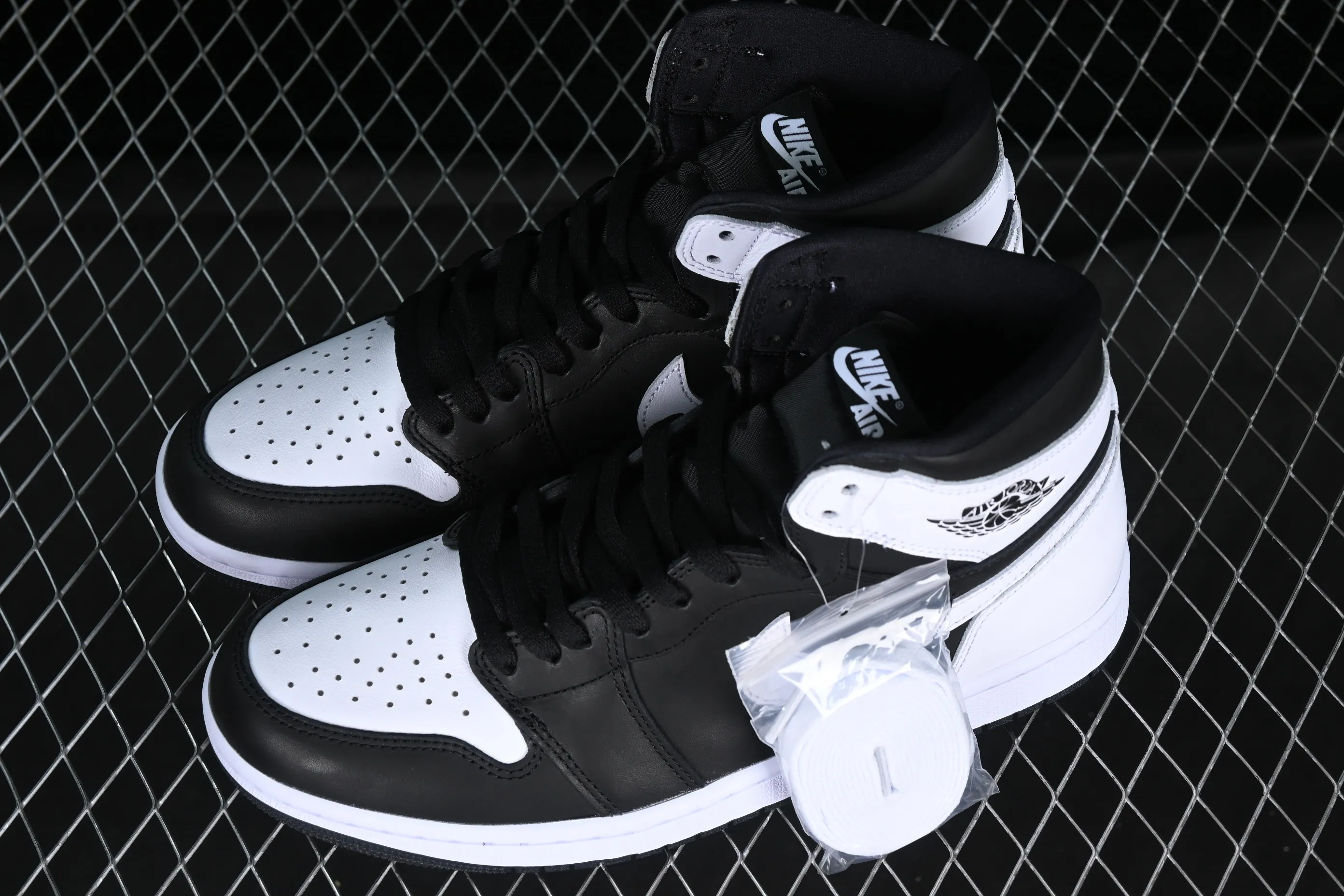 All categories Air Jordan Jordan series basketball shoes Air Jordan 1 High Pure original Air Jordan 1 High OG "Reverse Panda" AJ1 Joe 1 new black and white panda DZ5485-010